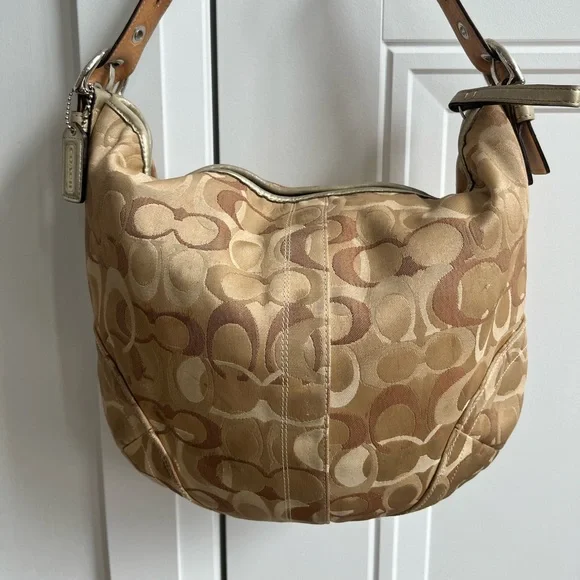 Large Coach Handbag - Picture 9 of 9